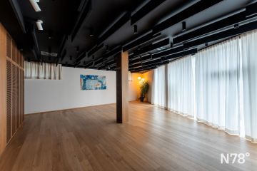 Interiér centra osobního rozvoje - pohled na malý sál