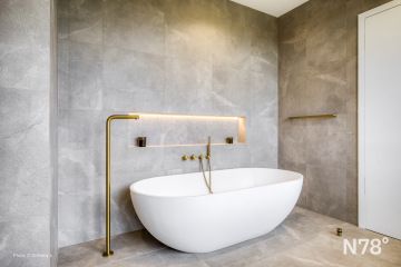 Rekonstrukce rodinného domu Průhonice - volně stojící vana.